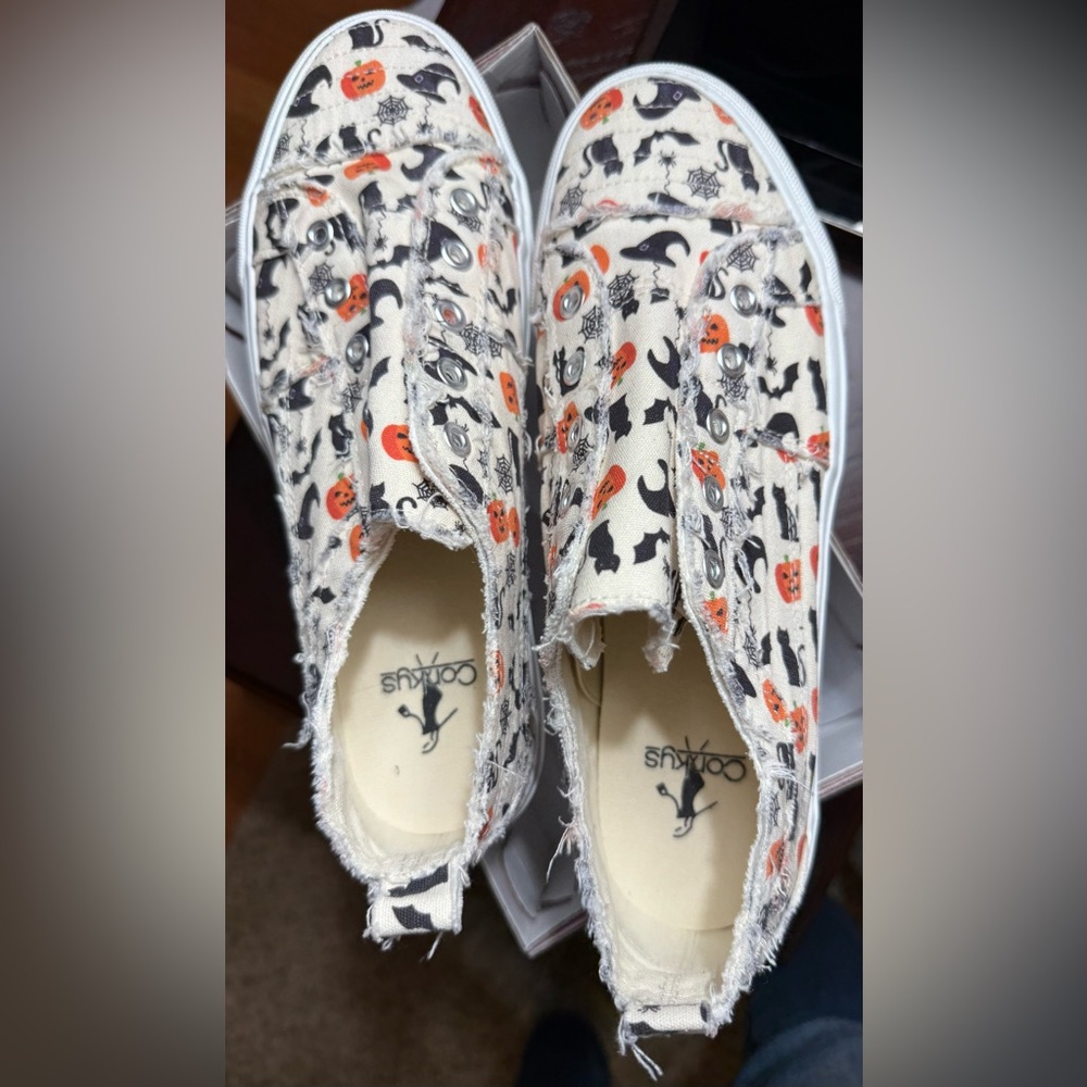EUC Corky’s White Pumpkin Babalu Slip On Shoes Women’s Size 10 (Worn Once)
